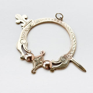 Celtic Brooch Necklace | 9ct Gold | 7cm x 5.5cm | 10.55g (13.78g with Heavy 18in Chain)