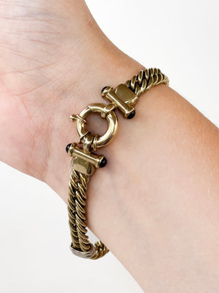 Curb Bracelet with Bolt Clasp Cabochon Sapphire| 9ct Gold | 19.5cm | 31.6g