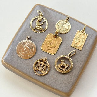 Leo Medallion Pendant Necklace | 14ct Gold Pendant 2.71g | 18" 9ct Chain | 4.30g Total