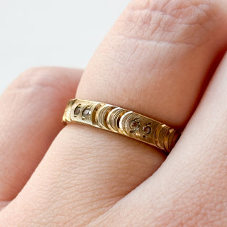 Textured Crystal Band | 9ct Gold | Size M | 2.52g