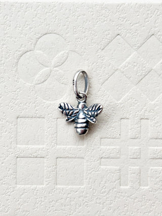 Small Bee Charm | 0.77g | 10mm x 14mm