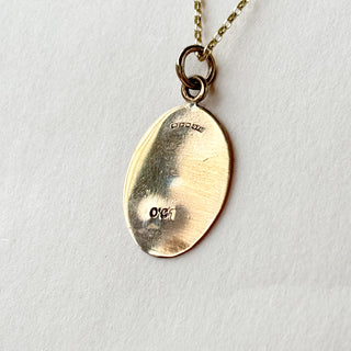 No 3. Oval Trinity Knot Engraved Pendant | 9ct  | 1.15g | 18" Fine Cable Link Chain