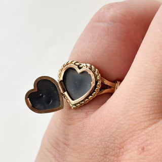Fully functional Heart Locket Ring | 9ct Gold | Size J½ | 2.61g