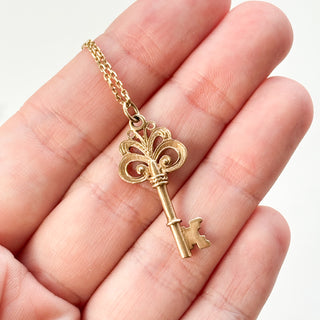 Large Key Pendant (4cm, 1.74g) | 9ct Gold | 18" Fine Cable Link Chain