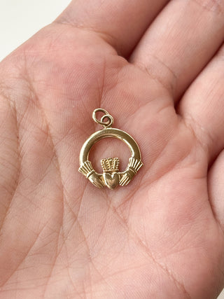 Claddagh Pendant | 9ct Gold | 18-Inch Fine Cable Link Chain | 1.01g