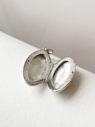Floral Engraved Oval Locket | Sterling Silver | 4.03g | 34mm x 14mm