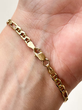 Claddagh Flat Curb Bracelet | 9ct Gold | 7.59-Inch | 5.44g