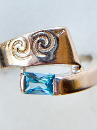 Blue Glass Celtic Swirls Ring | 925 Silver | Size R | 6.35g