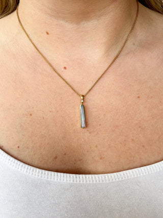 Diamond & Natural Opal Bezel Set Pendant | 18ct Gold | 18-Inch Curb Link Chain | 3cm