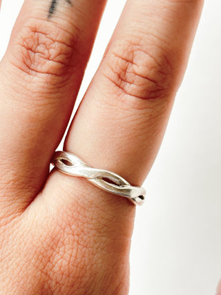 Silver Twisted Band Ring | 925 Silver | Size R | 4.22g