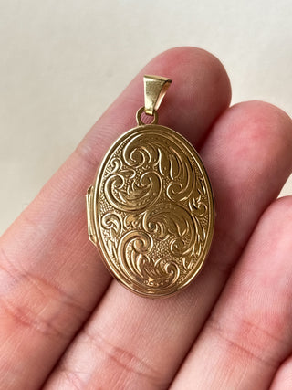 Oval Engraved Locket | 9ct Gold | 3.13g | 18–20-Inch Diamond Anchor Chain
