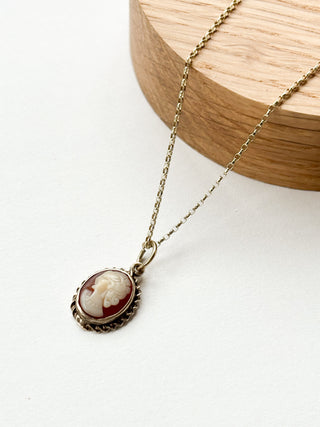 Cameo Pendant | 9ct Gold | 18-Inch Fine Cable Link Chain | 1.00g