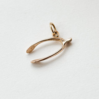Wishbone Pendant | 9ct Gold | 0.8cm x 1.9cm | 0.64g (1.75g with Chain)