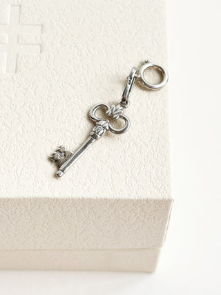 Key Pendant | Silver | Medium 18-Inch Chain | 5.31g