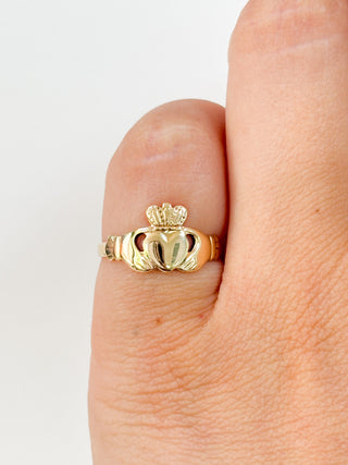 Small Claddagh Ring | 9ct Gold | Size J | 1.34g