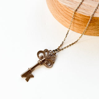 Large Key Pendant (4cm, 1.74g) | 9ct Gold | 18" Fine Cable Link Chain