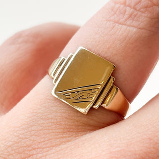 Rectangle Signet Step Design | 9ct Gold | Size P | 2.26g