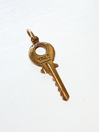 Yale Key Pendant | 9ct Gold | 18-Inch Diamond Anchor Chain | 1.17g