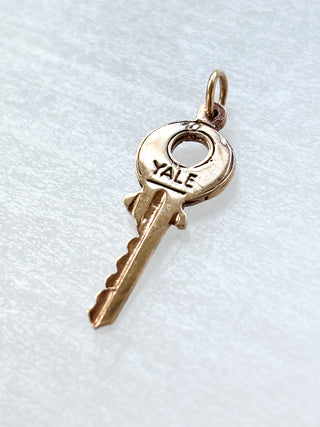 Yale Key Pendant | 9ct Gold | 18-Inch Diamond Anchor Chain | 1.17g