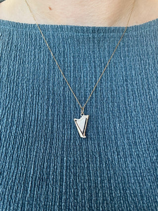 Flat Harp Pendant with Spiral Detail | 9ct Gold | 2.04g | 25mm x 18mm | 18/20Inch Chain, 0.80g