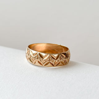 Engraved Cigarette Band Ring | 9ct Gold | 2.3g | Size O