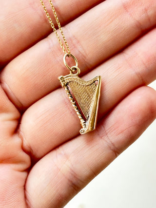 Flat Harp Pendant with Spiral Detail | 9ct Gold | 2.04g | 25mm x 18mm | 18/20Inch Chain, 0.80g