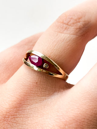 Teardrop Ruby & Diamond Set Band Ring | 9ct Gold | Size M½ | 2.29g