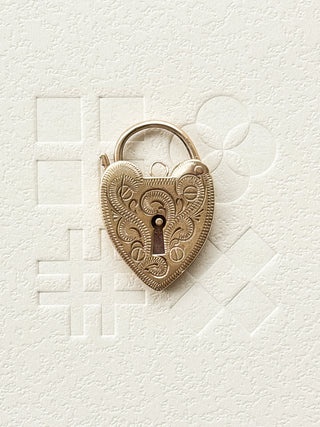 Heart Engraved Padlock Pendant | 9ct Gold | 2.90g | Diamond Anchor Chain 18–20-Inch