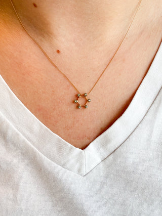 Pearl Wreath Charm | 9ct Gold | 1.21g | 18-Inch Fine Cable Link Chain