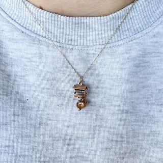 Cat at the End of the Well | 9ct Gold | With 18in Fine Cable Link Chain | 4.06g