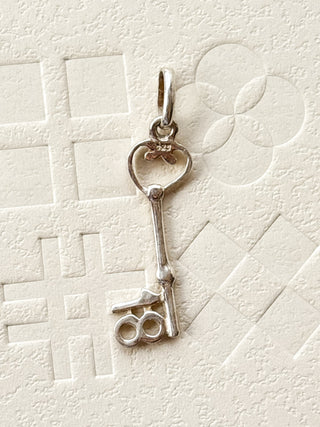 18th Key Pendant | 925 Silver | 0.72g | 18–20-Inch Cable Link Chain