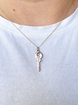 Yale Key Pendant | 9ct Gold | 18-Inch Diamond Anchor Chain | 1.17g