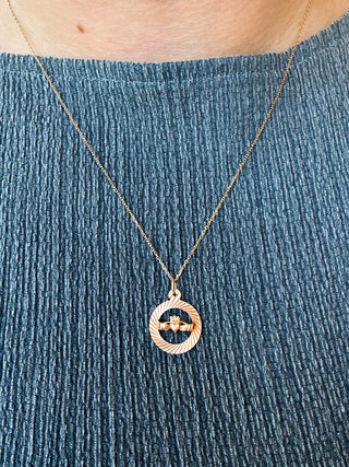 Ridged Circle Claddagh Pendant | 9ct Gold | 1.00g | 18/20Inch Chain, 0.80g