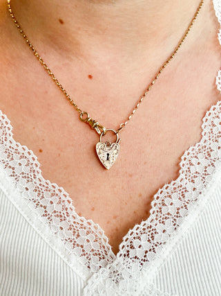 Decorative Engraved Heart Lock | 9ct Gold | 2.44g