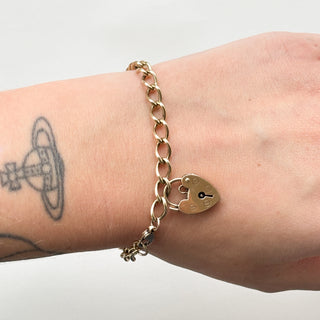 Curb Chain Bracelet with Heart Lock | 9ct Gold | 9.41g | 7.6in