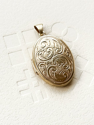 Oval Engraved Locket | 9ct Gold | 3.13g | 18–20-Inch Diamond Anchor Chain