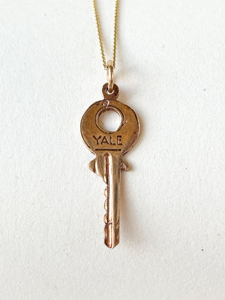 Yale Key Pendant | 9ct Gold | 18-Inch Diamond Anchor Chain | 1.17g