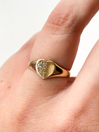 Daisy Diamond Signet Ring | 9ct Gold | Size N | 1.47g