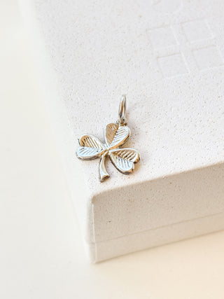 Shamrock Pendant | Silver | 18-Inch Fine Cable Link Chain | Total 3.29g (Pendant 1.30g)