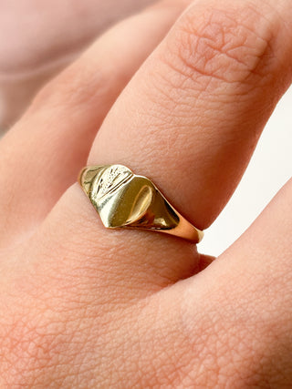 Heart Signet Engraved Ring | 9ct Gold | Size P | Made in Ireland | 1.19g