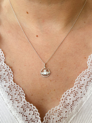 T bar Circle Claddagh Pendant | Sterling Silver | 0.89g