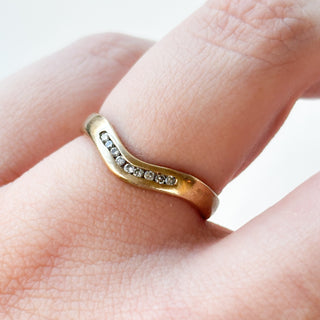 Chevron Diamond Ring | 9ct Gold | 2.05g | Size M