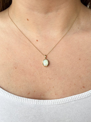 Precious Opal Oval Pendant | 9ct Gold | 18-Inch Medium Cable Link Chain | 1.53g
