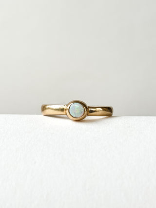 White Opal Bezel Set Ring | 9ct Gold | Size N | 2.90g