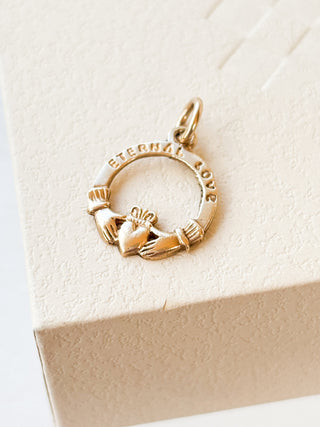 ‘Eternal Love’ Engraved Claddagh Pendant | 9ct Gold | 0.90g | 14mm