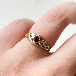 Celtic Band Garnet | 9ct Gold | Size N | 1.88g