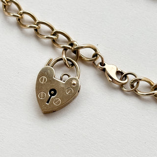 Curb Chain Bracelet with Heart Lock | 9ct Gold | 9.41g | 7.6in