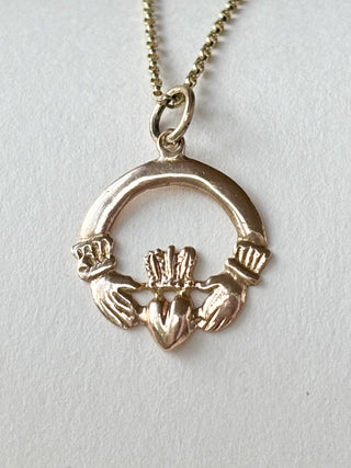 Claddagh Pendant | 9ct Gold | 18-Inch Fine Cable Link Chain | 0.81g