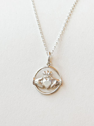 T bar Circle Claddagh Pendant | Sterling Silver | 0.89g