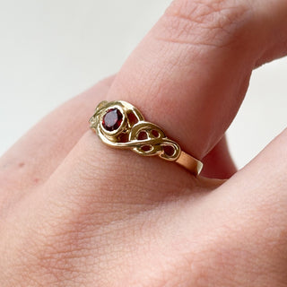 Celtic Band Garnet | 9ct Gold | Size N | 1.88g